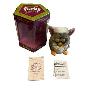 Vintage Electronic Working Furby Talking Fuzzy Animal Toy in Box